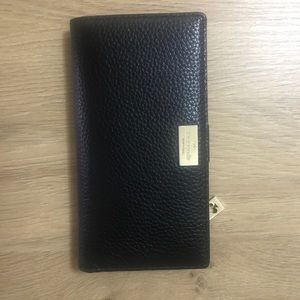 Women’s bifold wallet. Genuine, grainy leather.